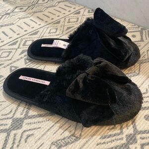 Victoria's Secret NWT Black Faux Fur Velour Bow Slippers Size Small